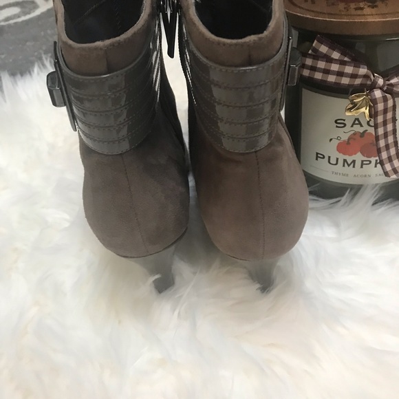 Bandolino suede ankle boots!  Leather/man made upper. BDJAIONE DGY-SU. NWT! - Picture 4 of 6